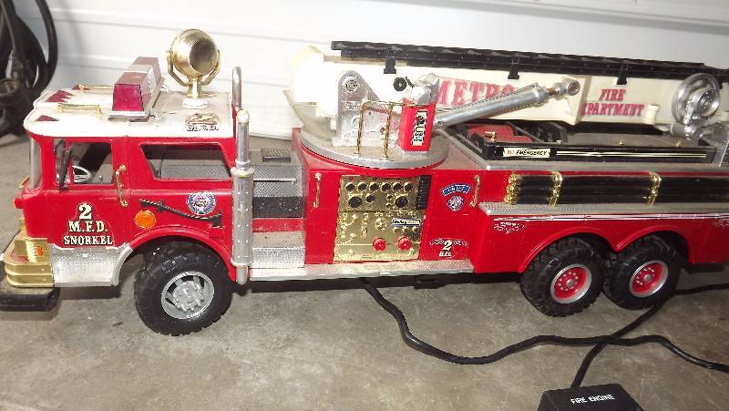 remote control fire truck that sprays water