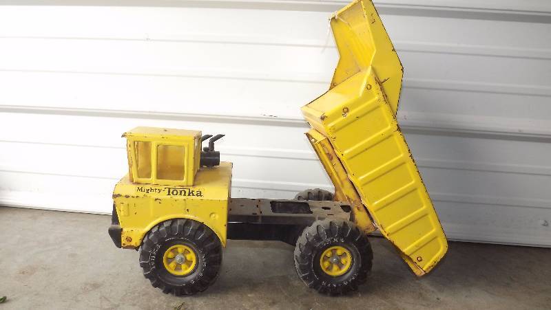 lot 28 image: Tonka Toy Truck Lot