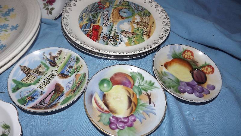 lot 33 image: Collectible Plate Lot