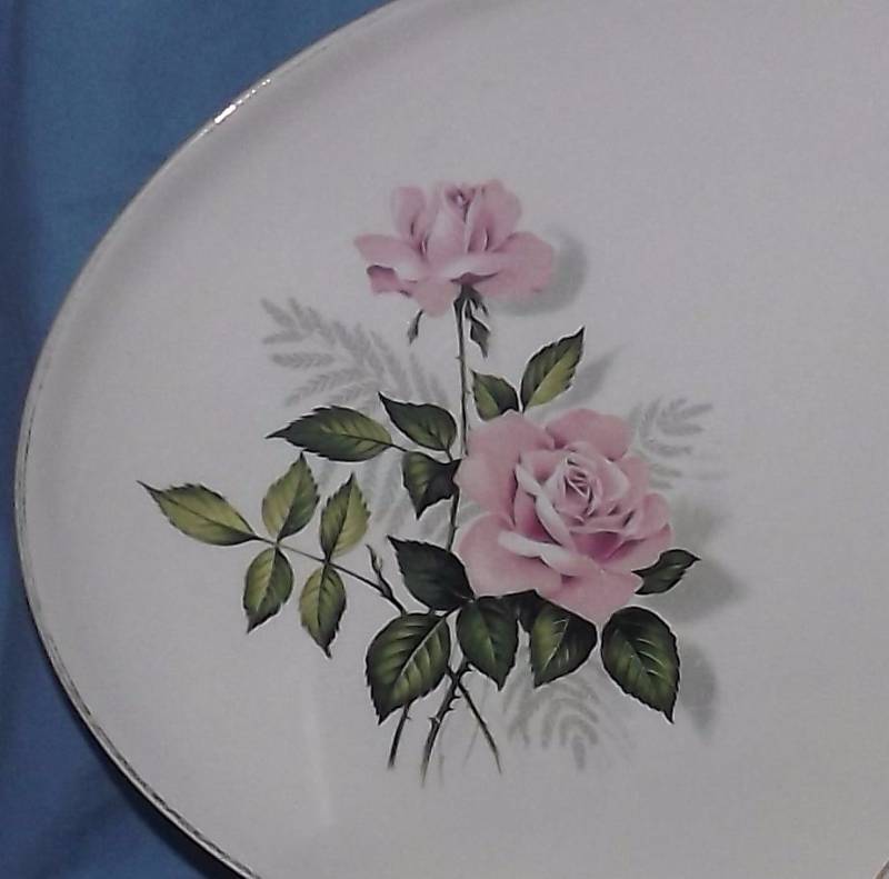 lot 26 image: Taylor Smith & Taylor China Dinnerware Rose Pattern Lot