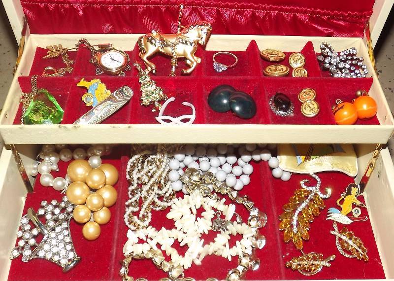lot 38 image: Vintage Rhinestone Costume Jewelry, Ring, Brooches and More