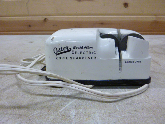 lot 10 image: Oster Electric Knife Sharpener