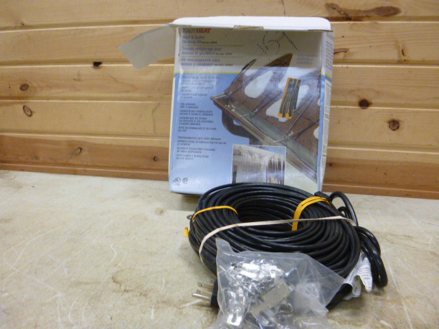 lot 17 image: Easy Heat Roof and Gutter De-Icing Kit