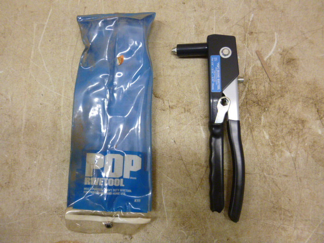 lot 19 image: Pop Rivet Tool