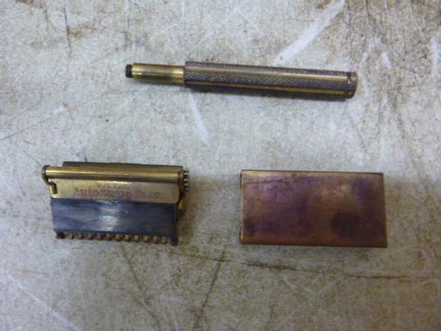 lot 24 image: Vintage Valet Auto Stop Razor