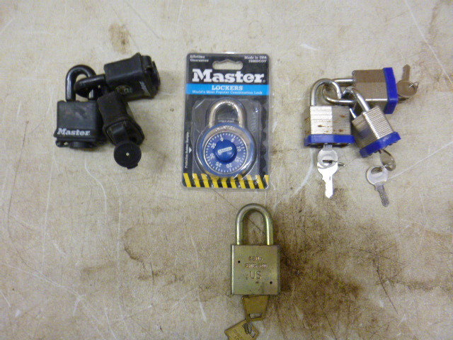 lot 32 image: 8 Locks