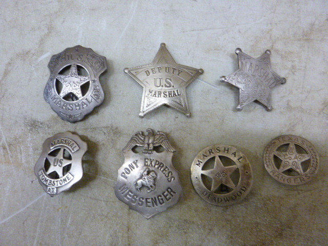 lot 33 image: 7 Badges