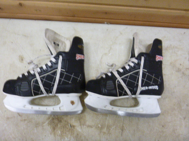 lot 47 image: Sherwood PMP5030 Hockey Skates