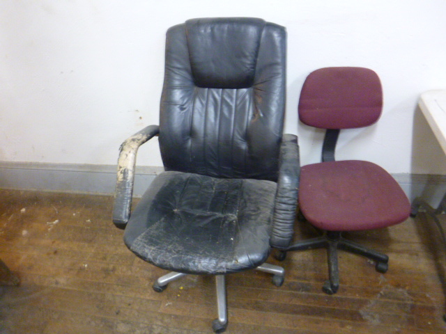 lot 51 image: 2 Office Chairs