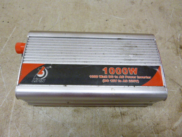 lot 64 image: Lipin 1000W DC to AC Power Inverter