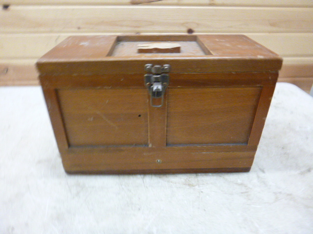 lot 84 image: Wood Shell Box