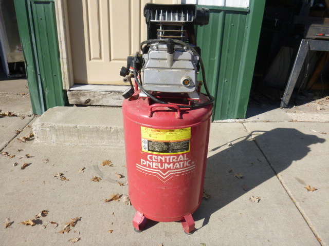 lot 90 image: Central Pneumatic 21 Gallon Air Compressor