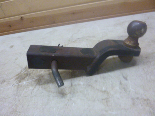 lot 100 image: 2 Receiver Hitch