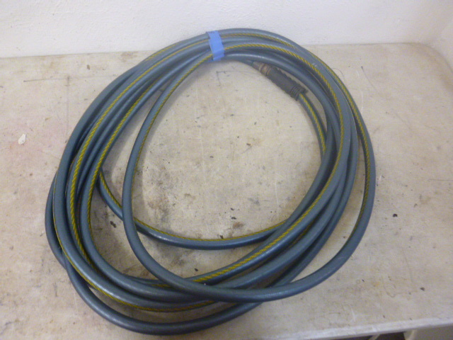 lot 103 image: Garden Hose