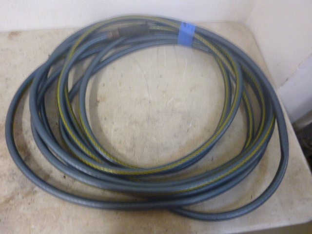 lot 105 image: Garden Hose