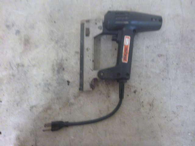 lot 122 image: Craftsman Electric Staple Gun