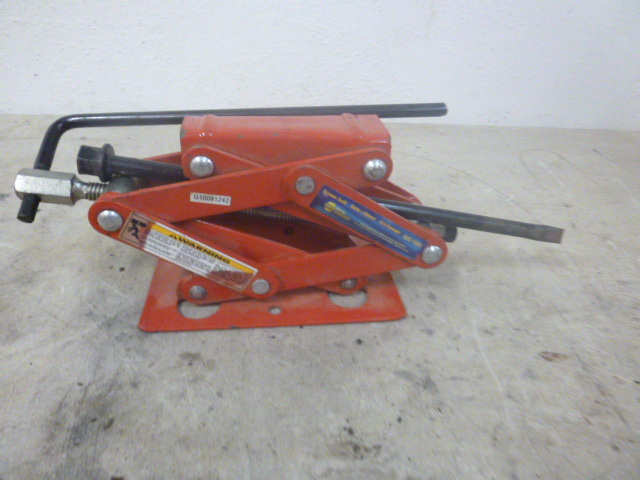 lot 123 image: Scissor Jack