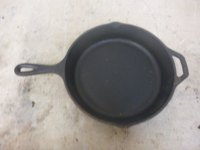 lot 126 image: Lodge 8 Skillet