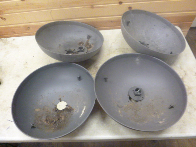 lot 132 image: 4 Anti-Squirrel Dishes