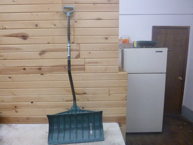lot 133 image: True Temper Snow Shovel