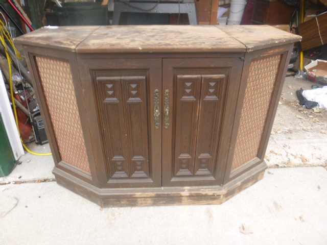 lot 178 image: Old Stereo with 8 Track Tape Player