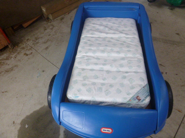lot 179 image: Little Tikes Car Bed