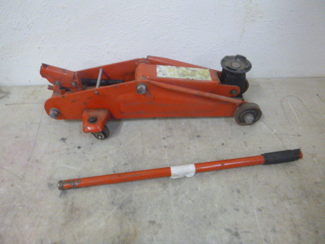 lot 189 image: 2 Ton Floor Jack