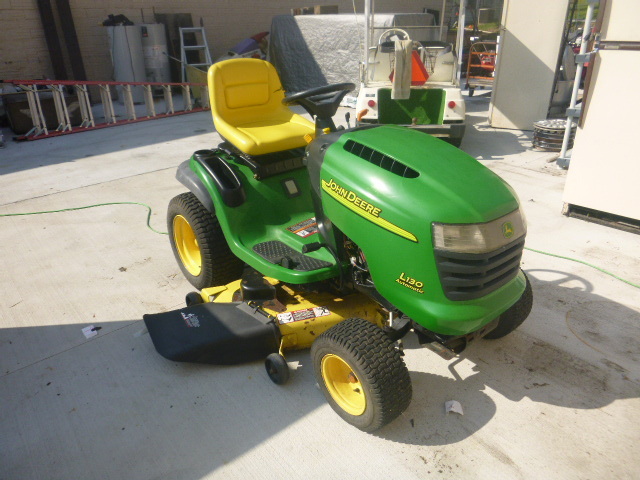 lot 3 image: John Deere L130 Riding Lawn Mower