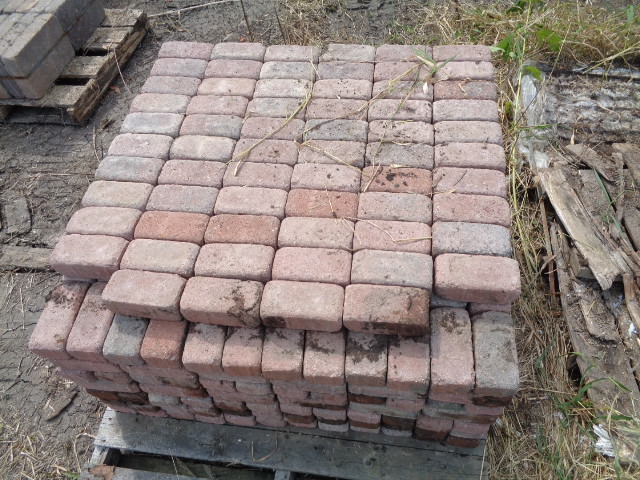 (1) Pallet Of RedBlack Paver Block...
