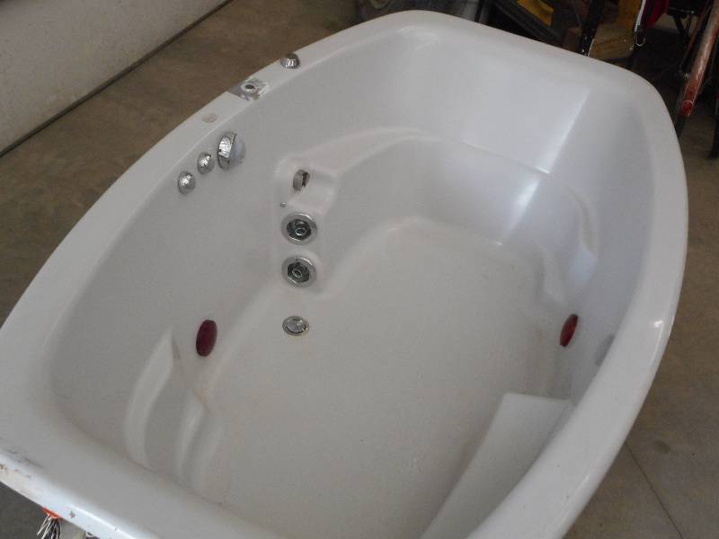 lot 16 image: Pearl 44x72 Lighted Jacuuzi Tub, ...