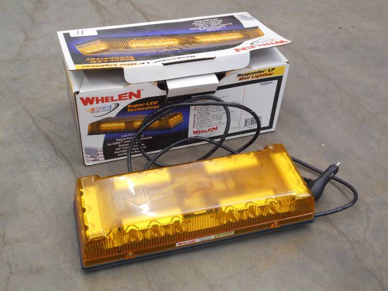 lot 11 image: Whelen Responder-LP Super-LED Mini ...