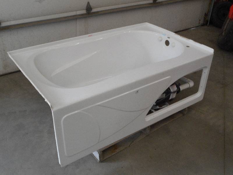 lot 15 image: Pearl 36x60 Lighted Jacuuzi Tub, ...