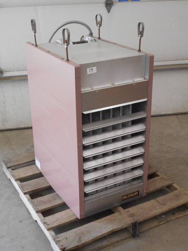 lot 17 image: Reznor Model FE165 132000BTU (Outpu...