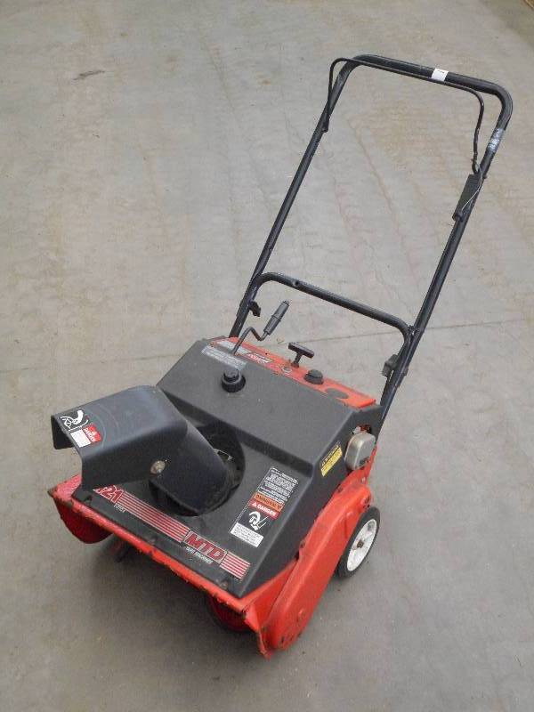 lot 21 image: MTD 3HP 21 2-Stroke Snoblower ...