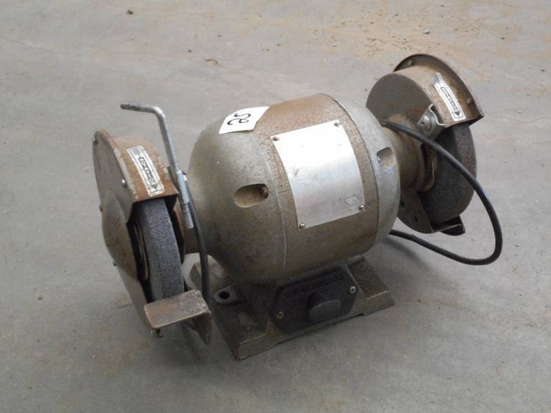 lot 25 image: Dual Wheel 6 Bench Grinder ...