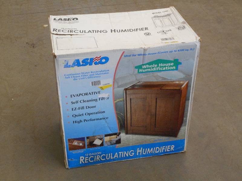 lot 26 image: Like New Lasko 12-Gallon Recirculat...