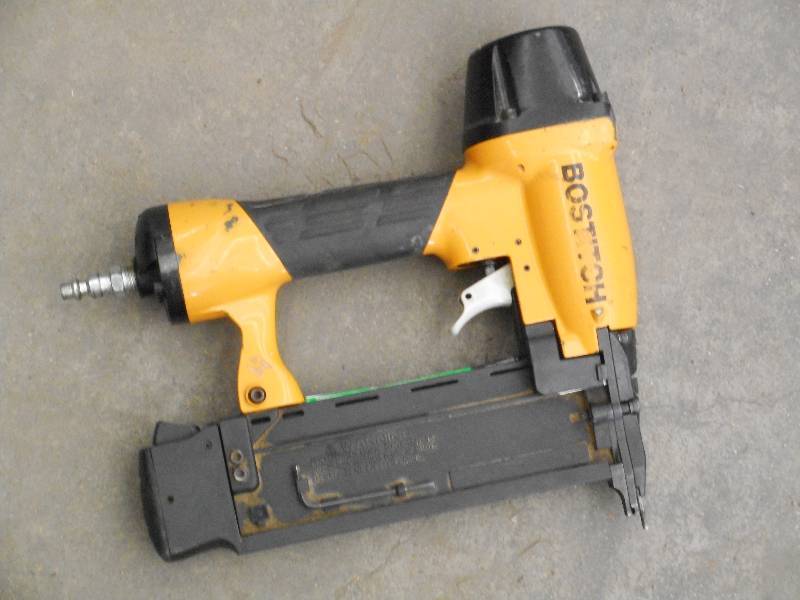 lot 32 image: Bostitch 18-Gauge Pneumatic Fastene...
