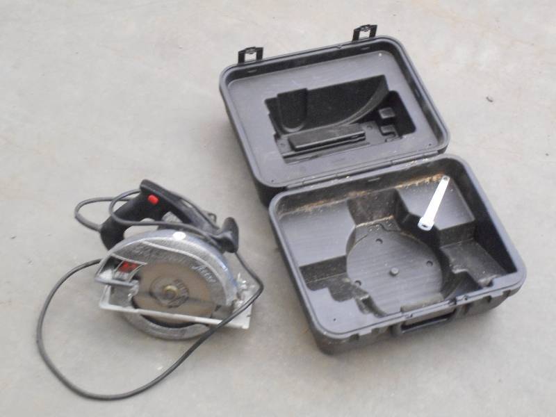 lot 34 image: Skilsaw 7.25 Circular Saw With Cas...