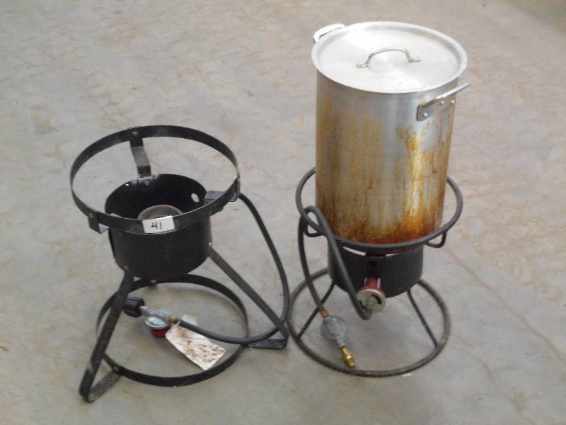 lot 41 image: (2) LP Fryers, (1) With Pot ...
