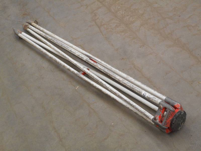 lot 50 image: D.W. Co. 3.5x8 Tripod ...
