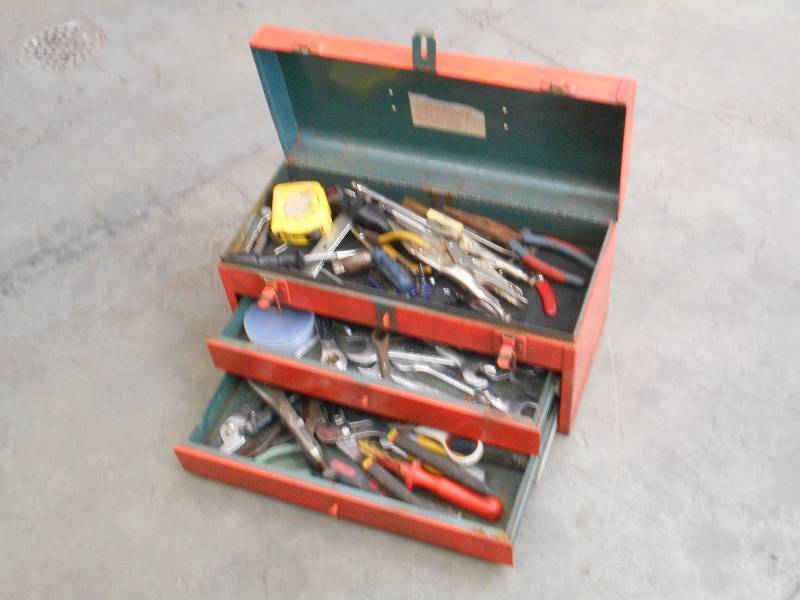 lot 101 image: Steel Toolbox Full Of Misc Hand Too...