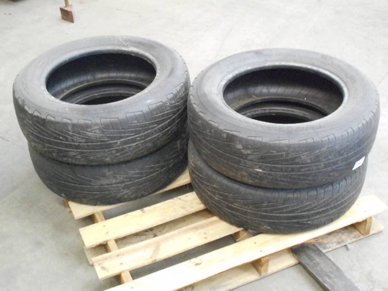 lot 104 image: (4) Michelin HydroEdge P2156517 T...