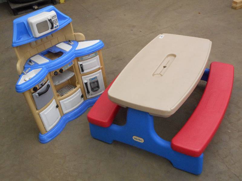 lot 108 image: (1) Little Tikes Plastic Picnic Tab...