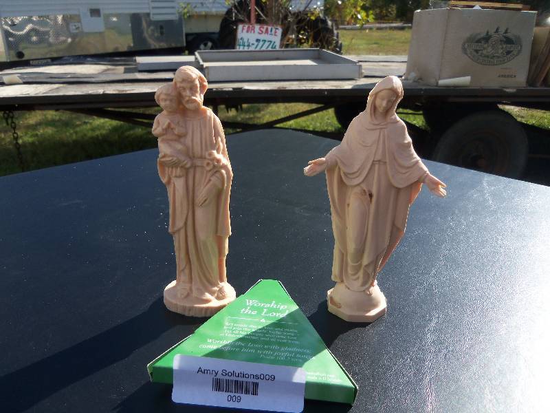 lot 9 image: religious figurines and ornament