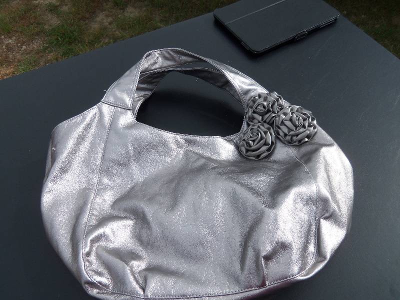 lot 16 image: ladies purse