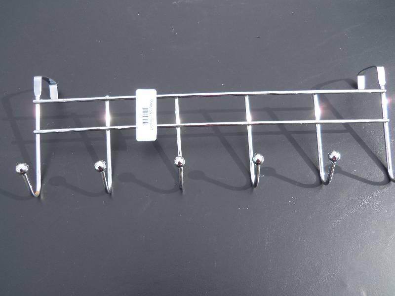 lot 17 image: over the door coat rack
