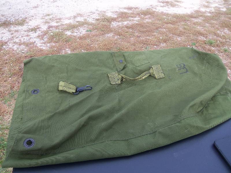 lot 31 image: US Army duffle bag