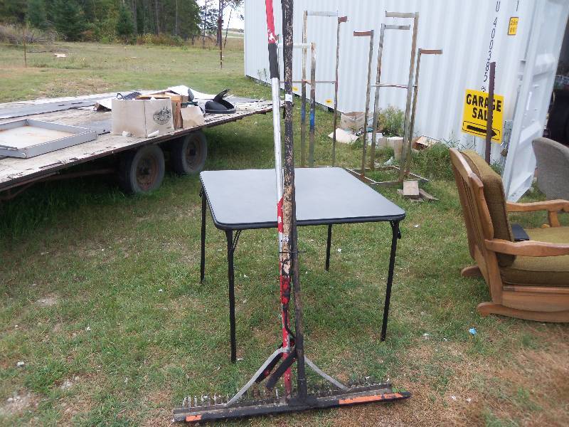 lot 51 image: blacktop tarring tools