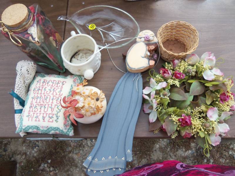 lot 55 image: household decor