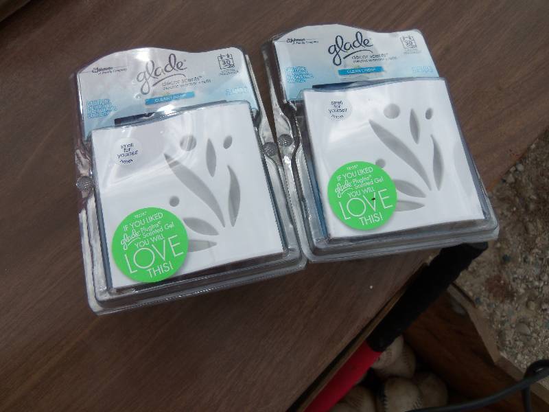 lot 58 image: Glade decor scents